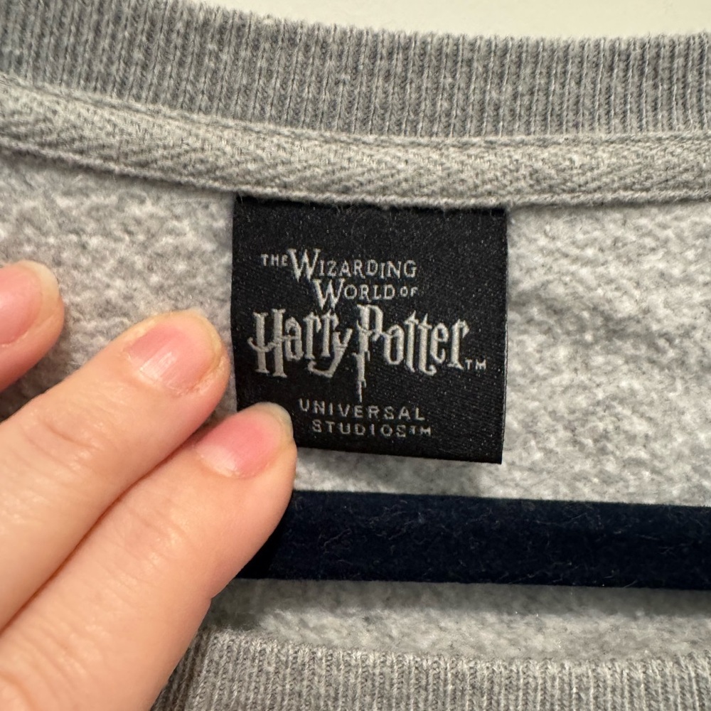 Universal Studios Authentic Gryffindor Sweatshirt… - image 2